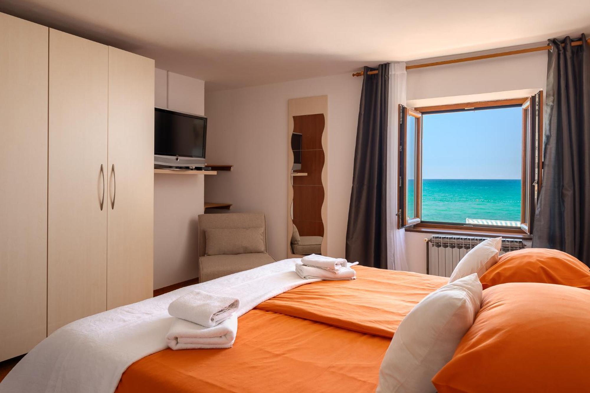 Beach House - Sea Breeze Poreč Exterior foto
